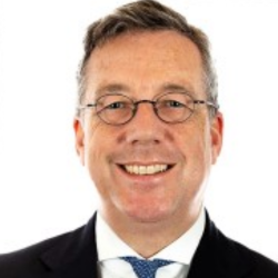 Dr. Lars-Gerrit